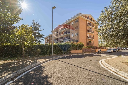 Foto Appartamento in Via dei Tani, Roma Casetta Mattei - Corviale di 90 m²