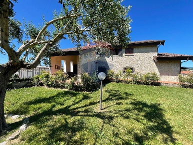 Foto Villa singola in Via avellino, Amorosi di 400 m² con 9 locali