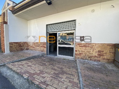 Foto Locale commerciale in largo Quasimodo, Bellizzi Centro di 160 m²