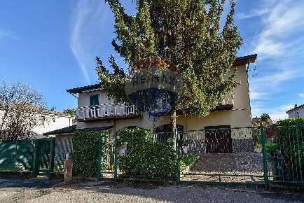 Foto Villa unifamiliare in Giovanni Pascoli, San Giuliano Milanese