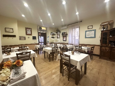 Foto Attività commerciale in Via Felice Cavallotti, Tarquinia di 100 m²