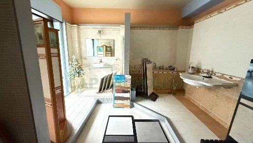 Foto Locale commerciale in VIA CASALDAMATO, Forino Centro di 145 m²