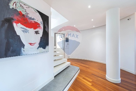 Foto Appartamento in Via Teognide, Roma Axa di 200 m² con 6 locali