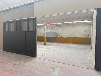 Foto Capannone industriale in via Piave, Canegrate di 200 m² in vendita