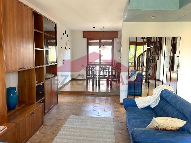 Foto Attico in VIA XXV APRILE, Caronno Pertusella Centro di 130 m²