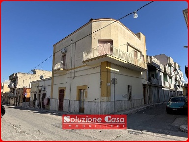 Foto Casa indipendente in via Vespri siciliani, Canosa di Puglia Centro