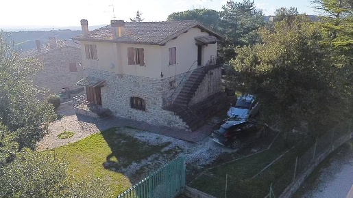 Foto Rustico in VIA PETRATA, Assisi di 160 m² con 6 locali in vendita