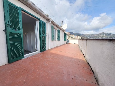 Foto Attico in Via Bobbio, Genova Staglieno di 73 m² con 6 locali