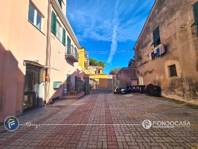 Foto Appartamento in Via al Piemonte, Albenga Centro di 75 m² con 3 locali