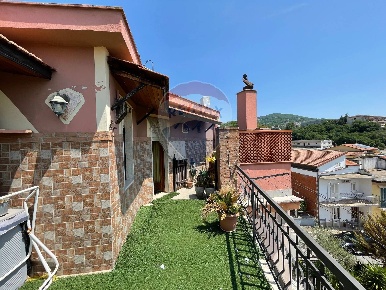 Foto Appartamento in Via Mario de mennato, Ponte di 107 m² con 5 locali