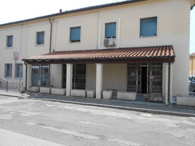 Foto Negozio in VIA MARCONI, Portomaggiore Centro di 70 m² con 2 locali