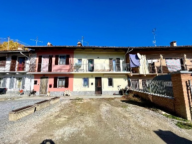 Foto Casa indipendente in Via Rubiagno 16 Bis, Vezza d'Alba di 100 m²