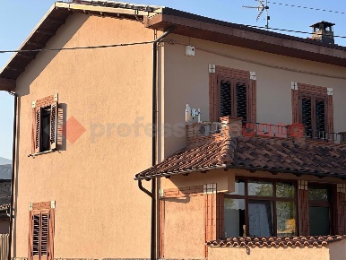 Foto Casa indipendente in Via Caruscino 65, Avezzano Centro di 130 m²