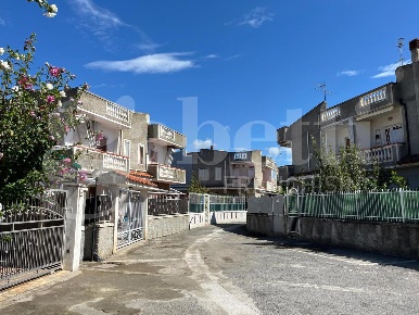 Foto Villa unifamiliare in Via del mare 1, Scalea di 90 m² con 6 locali