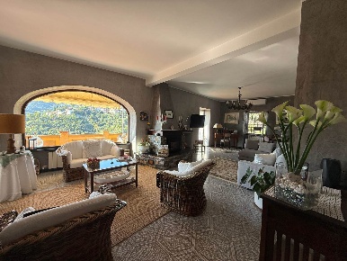 Foto Villa unifamiliare in Via Adelasia 88, Alassio di 219 m² con 8 locali