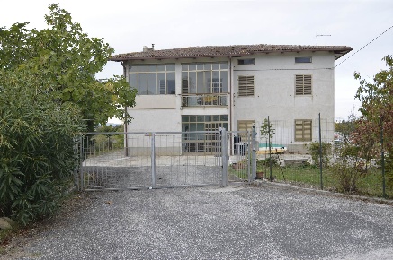 Foto Casa indipendente in via biagi, Staffolo Coste di 140 m² con 6 locali