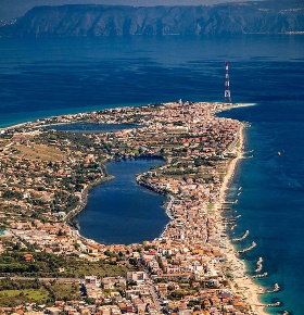 Foto Appartamento a Messina Ganzirri di 135 m² con 5 locali in vendita