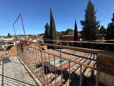 Foto Appartamento a Firenze Galluzzo di 100 m² con 6 locali in vendita