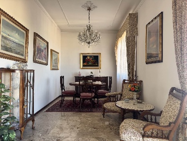 Foto Appartamento a Cecina Cecina Centro di 140 m² con 6 locali in vendita