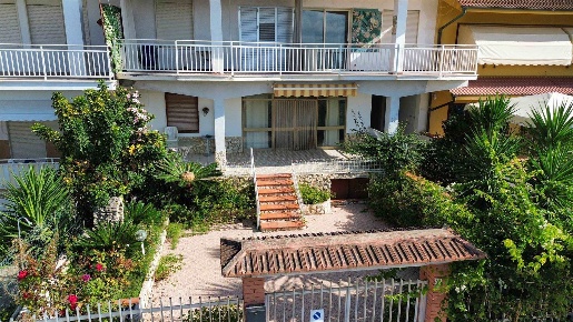 Foto Appartamento in Lungomare gagarin 42, Ribera Secca Grande di 150 m²