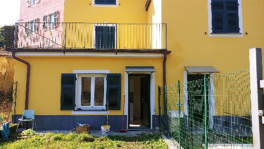 Foto Appartamento in Via C.Colombo, Carrodano di 60 m² con 4 locali