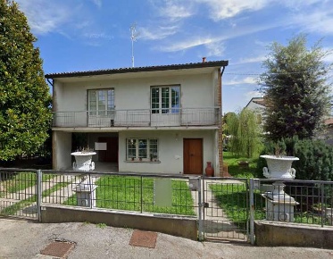 Foto Casa indipendente in Via Silvio Minardi, Lugo di 137 m² con 6 locali