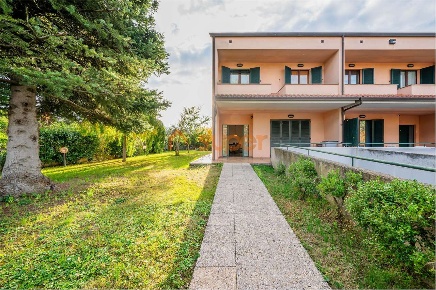 Foto Villa a schiera in Via Filippo Gualtiero 18, Perugia Mugnano di 205 m²