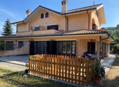 Foto Villa bifamiliare in V.le Giovanni Dusmet, Grottaferrata Centro