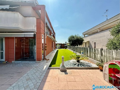 Foto Case semi ndipendenti in Via Luigi Tenco  14, Carpi di 130 m²