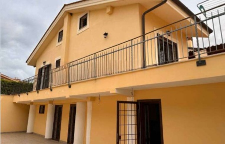 Foto Villa a schiera in Via Finlandia, Albano Laziale Cecchina di 143 m²