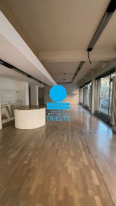 Foto Negozio a Pesaro di 261 m² con 1 locali in affitto