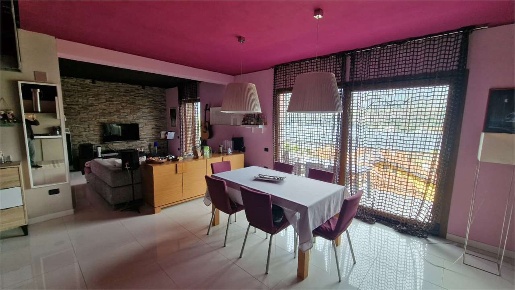 Foto Villa a schiera in Via Agrano, Omegna Centro di 200 m² con 3 locali