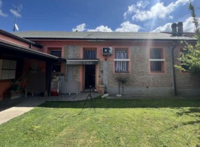 Foto Appartamento in Viale Dante Alighieri, Gonzaga Centro di 224 m²