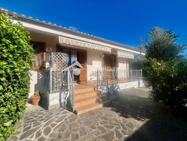 Foto Villa unifamiliare a San Giuliano Terme Arena Metato di 163 m²