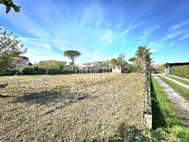Foto Terreno agricolo a Massa Marina di Massa Centro di 1340 m² in vendita