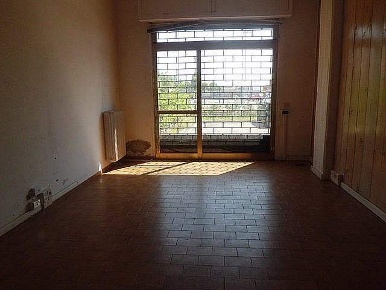 Foto Locale commerciale a Pontedera Centro di 400 m² con 1 locali