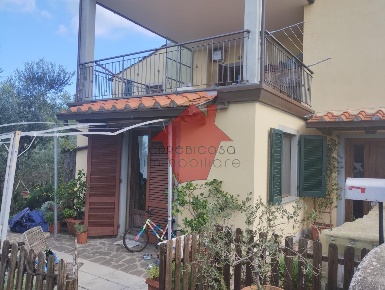 Foto Casa indipendente a Vinci Centro di 85 m² con 4 locali in vendita