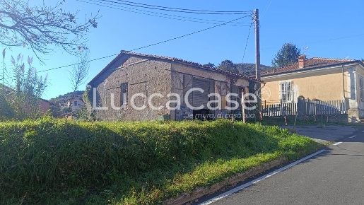 Foto Laboratorio a Lucca Santa Maria del Giudice di 100 m² con 5 locali