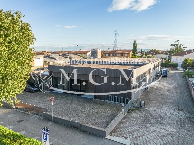 Foto Capannone industriale a Calcinaia Fornacette di 1000 m² con 6 locali