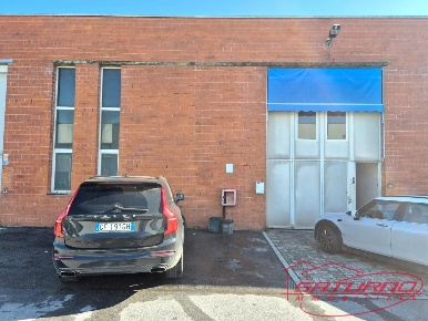 Foto Capannone industriale a Lucca San Filippo di 230 m² con 3 locali