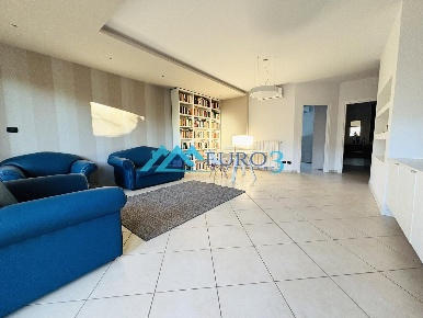Foto Appartamento in CONTRADA PARIGNANO 8, Nereto Centro di 144 m²