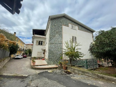 Foto Appartamento in Via Dante Alighieri, Acri Centro di 144 m² in vendita