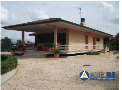Foto Villa unifamiliare in Strada Bufalotto, Latina Bainsizza di 340 m²