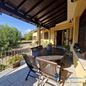Foto Villa unifamiliare a Villanova d'Albenga Centro di 213 m² con 5 locali