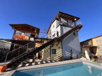 Foto Case semi ndipendenti a Mulazzo di 205 m² con 9 locali in vendita