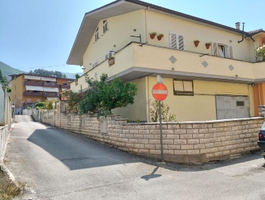 Foto Villa unifamiliare in via fratelli rossellini, Bussi sul Tirino Centro