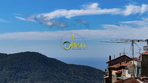 Foto Appartamento in piazza De Sonnaz, Bajardo di 109 m² con 4 locali