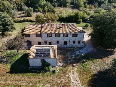 Foto Casale in Strada di Siano, Amelia di 450 m² con 13 locali in vendita