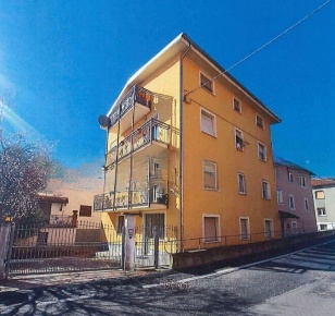 Foto Appartamento in Via Piani 16, Plodio Piani di 100 m² con 5 locali