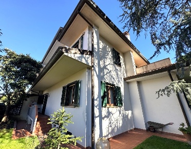 Foto Villa unifamiliare in Via del Palco, Prato Castellina di 380 m²